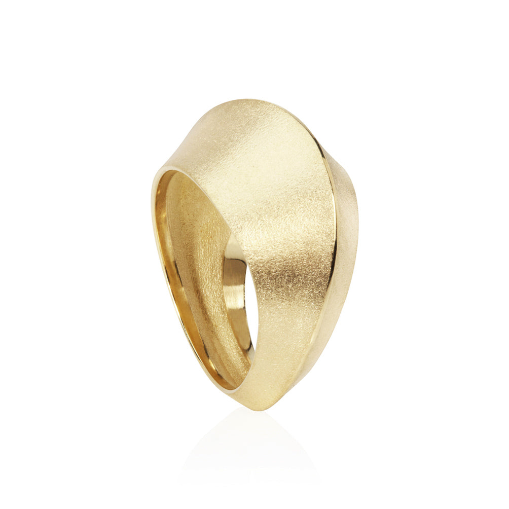 Golden dune ring, based on a dreamy desert sand formation, crafted in 18ct gold. Dune ring by Sarah Herriot.