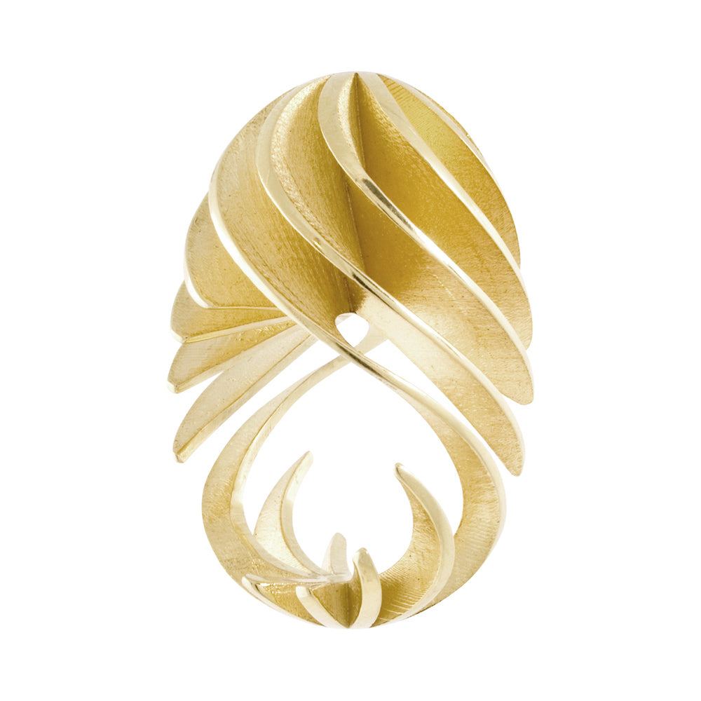 Awarding winning fine twist ring in 18ct gold with elegant swirl running right through the whole of the piece. Fine twist ring by Sarah Herriot.