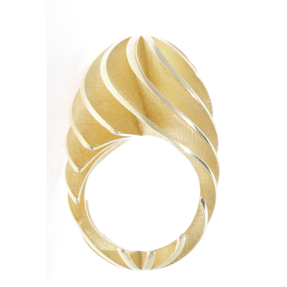 Awarding winning fine twist ring in 18ct gold with elegant swirl running right through the whole of the piece. Fine twist ring by Sarah Herriot.