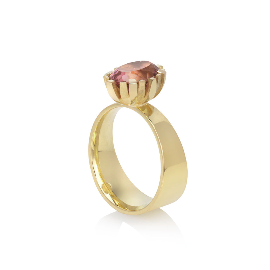 Flax ring in 18ct gold with oval apricot/pink tourmaline by Sarah Herriot.