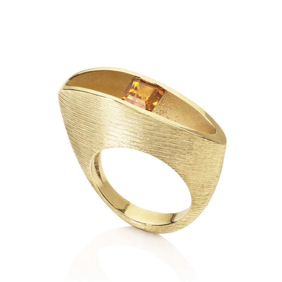 Herring ring in 18ct gold with orange mandarine garnet by Sarah Herriot.