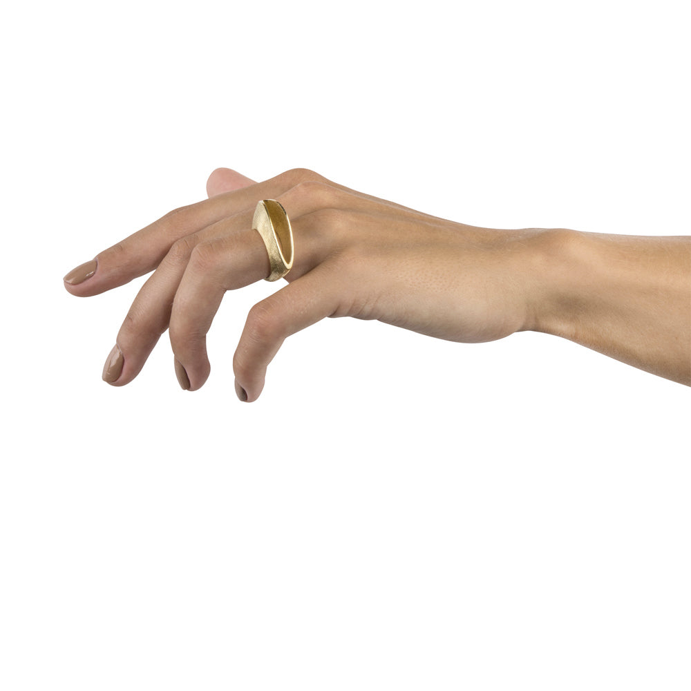 Herring ring in 18ct gold with deep textured surface by Sarah Herriot.