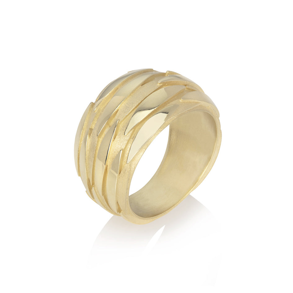 Shoal ring in 18ct gold by Sarah Herriot.
