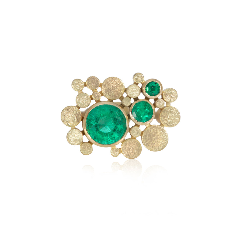 Staffa ring formed of undulating columns of 18ct gold and three gorgeous emeralds nestled within.  Staffa ring by Sarah Herriot.