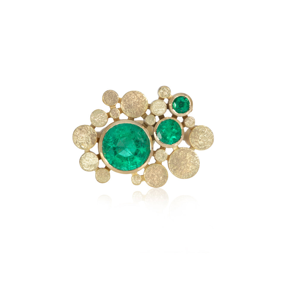 Staffa ring formed of undulating columns of 18ct gold and three gorgeous emeralds nestled within.  Staffa ring by Sarah Herriot.