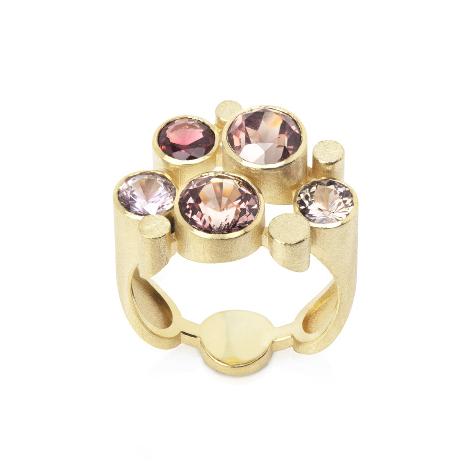 Staffa ring in 18ct gold with vibrant mauve sapphires. Staffa ring by Sarah Herriot.