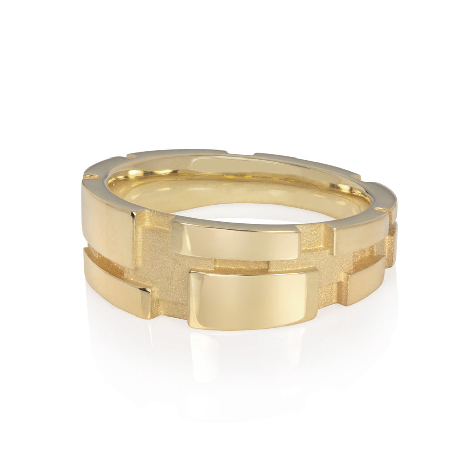 Elegant tapered ring in 18ct gold with layered tile pattern.  Taper ring by Sarah Herriot.