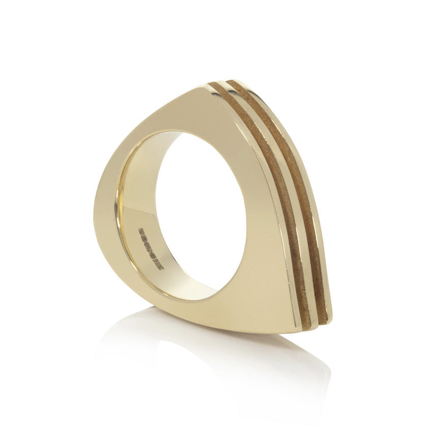 18ct gold slim escalator ring by Sarah Herriot.
